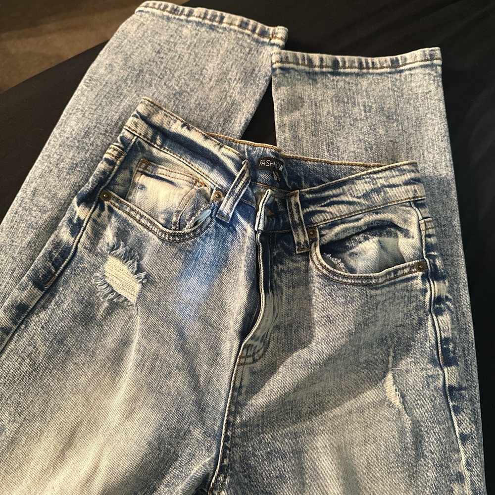 Women’s Y2K jeans.